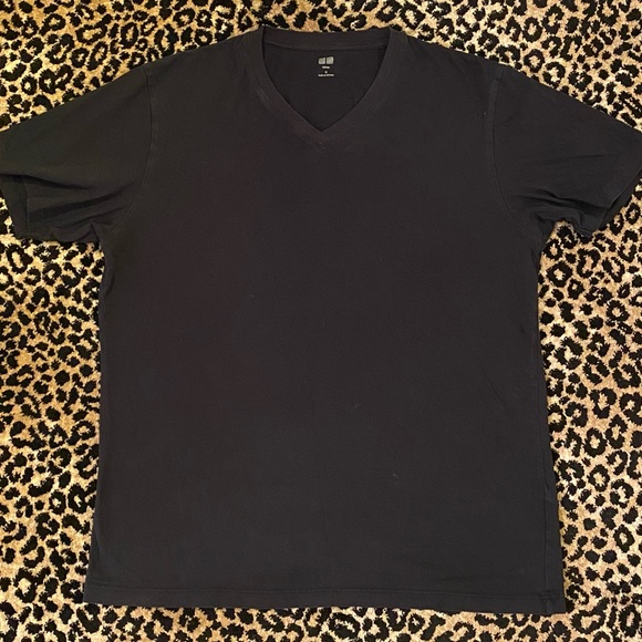 Uniqlo Other - Men’s Uniqlo Supima Cotton V-Neck Short Sleeve T